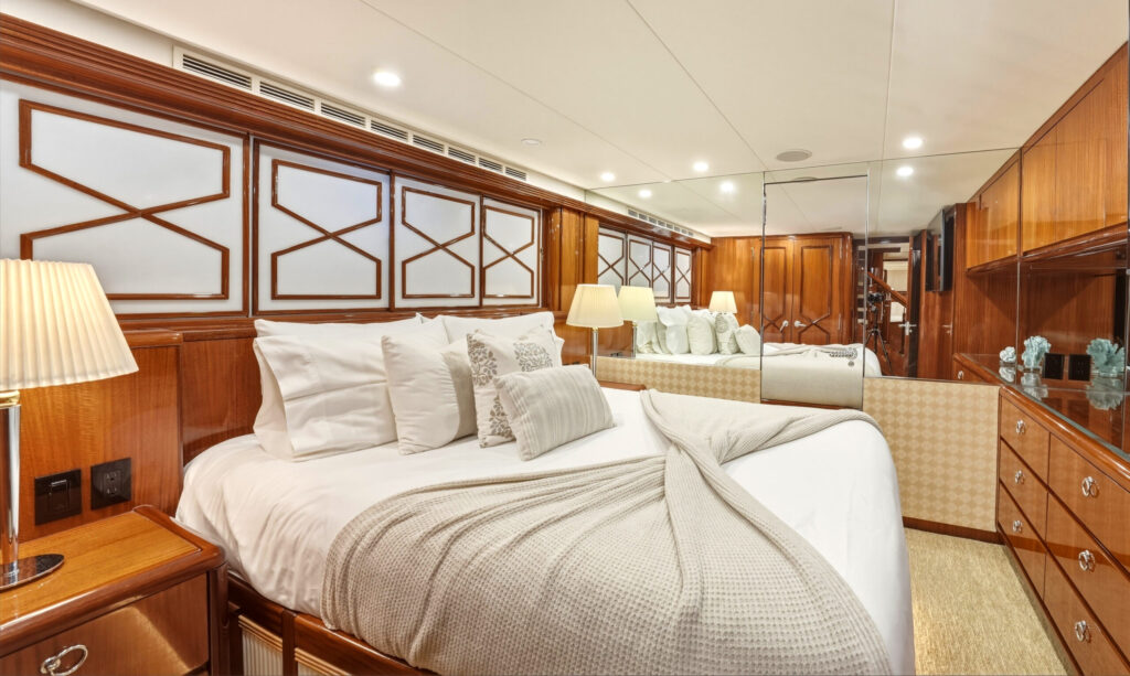 Private yacht Double Bedroom